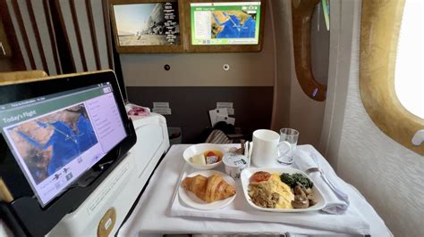 Review: Emirates B777 (old) Business Class Dubai to the Maldives.